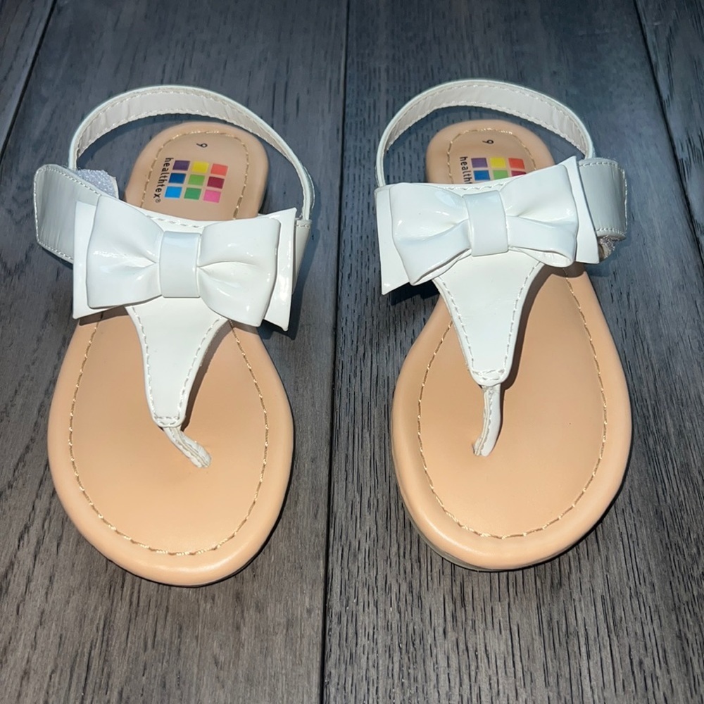 Toddler patent like leather thong bow sandals